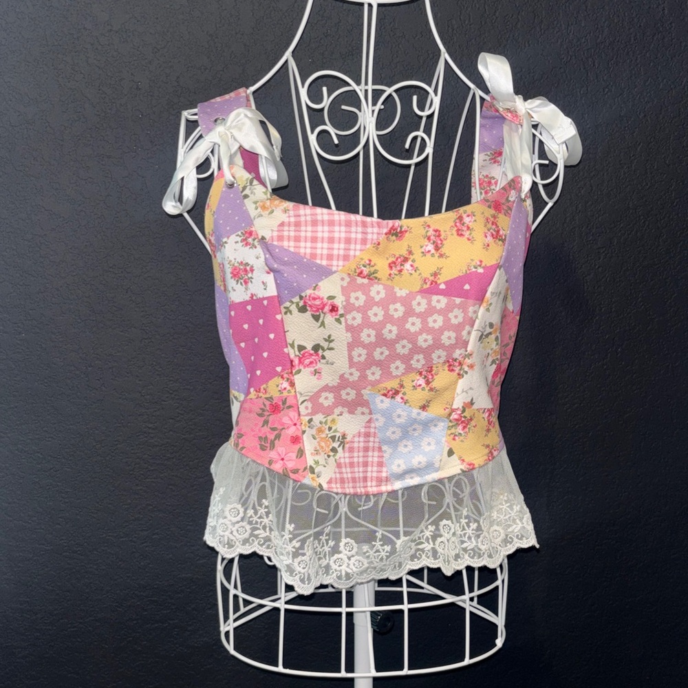 Patchwork Floral Tie-Shoulder Crop Top with Lace Hem - Pink Multi